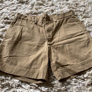 Men’s dark khaki shorts